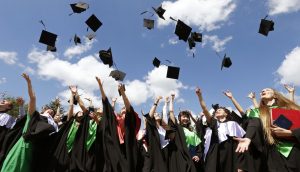 Lire la suite à propos de l’article Du diplôme à l’attestation